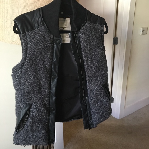 Zara Tops - Zara (Trafaluc) puffer vest
